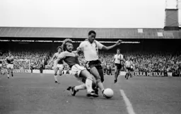Brian Stein evades a tackle from Billy Bonds