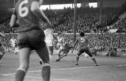 David Moss lets fly in a crowded box