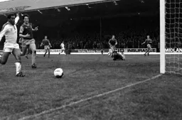 Brian Stein cannot put the ball into an open net