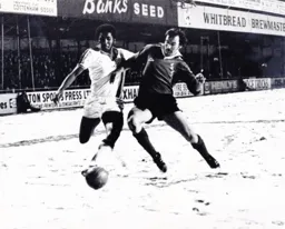 Ricky Hill gets in a cross