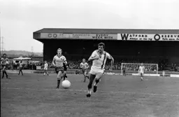 David Moss runs onto the ball