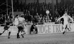 Brian Stein passes the ball inside