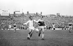 Bob Hatton trying to outrun a Hammers defender