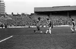 Ricky Hill weaves into the box