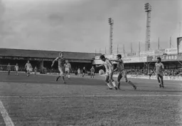 Brian Stein controls the ball in the box