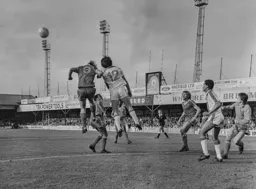 Raddy Antic trying to get his head to a corner