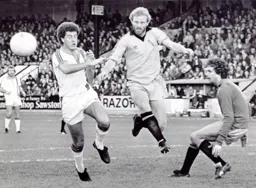 Steve White watches the ball whiz past