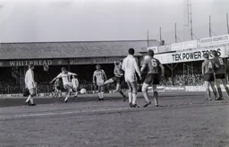 David Moss tries to beat the encroaching wall