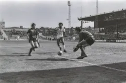 Ricky Hill misses out to the keeper