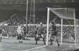 Oldham keeper waiting for the ball to drop