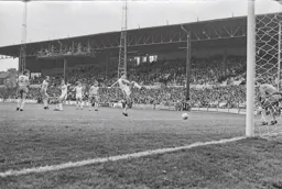 Steve White misses from six yards