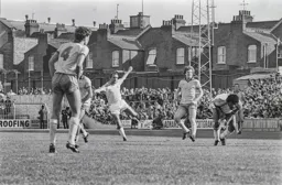 Brian Horton looks to take out Ricky Hill