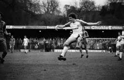 Steve White crashes in a shot