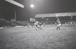 Brian Stein puts the ball across