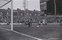 Brian Stein cannot beat the keeper