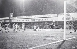 Brian Horton out of picture let’s go a 30 yard pilediver for the only goal