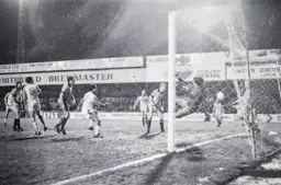 Brian Stein sees his header go wide