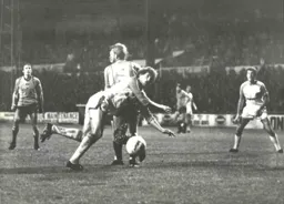 Mike Saxby goes upfield in an attempt to head home a late winner