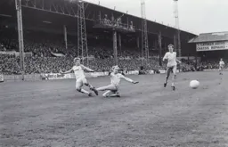 Kirk Stephens crosses