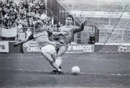 Kirk Stephens makes sure he wins the ball