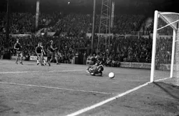 Hammers keeper Phil Parkes turns this effort around the post