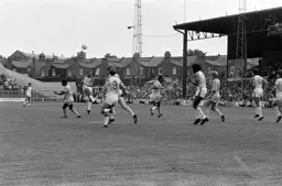 Brian Horton shoots from distance