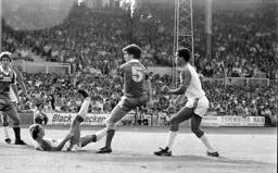 Wayne Turner overhead kick goes in