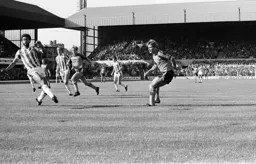 Wayne Turner fires from the edge of box