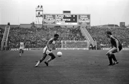 Brian Stein takes on Gordon McQueen