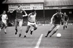 Brian Stein chase down Ipswich defender Russell Osman