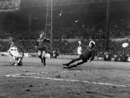 Paul Walsh levels the score at 2-2