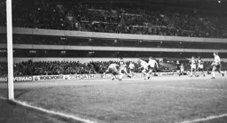 Brian Stein takes on the Spurs keeper