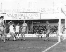 Clive Goodyear sees his effort go narrowly wide