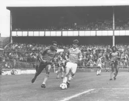 Brian Stein chases a through ball