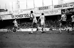 David Moss shoots from outside the box