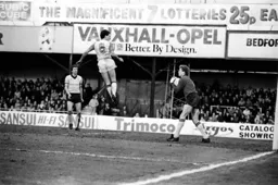 Steve White heads straight into the keeper’s arms