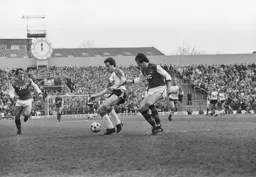 Steve White holds off David O’Leary