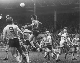Is Sunderland keeper Chris Turner heading the ball clear