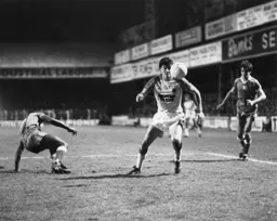 Trevor Aylott avoids a tackle