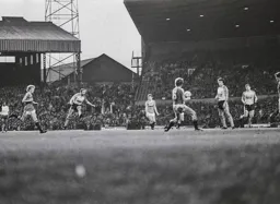 Brian Horton strikes from outside the box