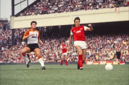 Frank Bunn is beaten to the ball
