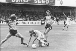 Paul Walsh goes down, Brian Horton appeals, but no penalty this time