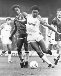 Paul Elliott gets away from Mark Walters challenge