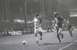 Trevor Aylott chased down by Terry Butcher