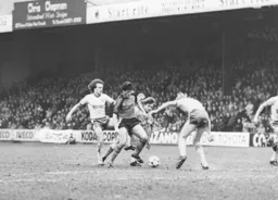 The Norwich defence closes in on Frank Bunn