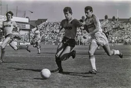 David Moss trying to ease the defender away