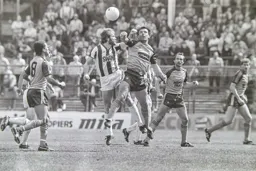Wayne Turner challenges in the box
