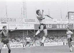 Steve Elliott concentrating on the ball