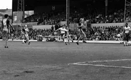 David Moss strikes from distance