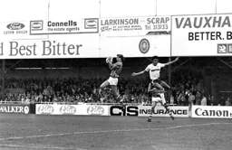 Paul Elliott beaten to the ball by Chelsea keeper